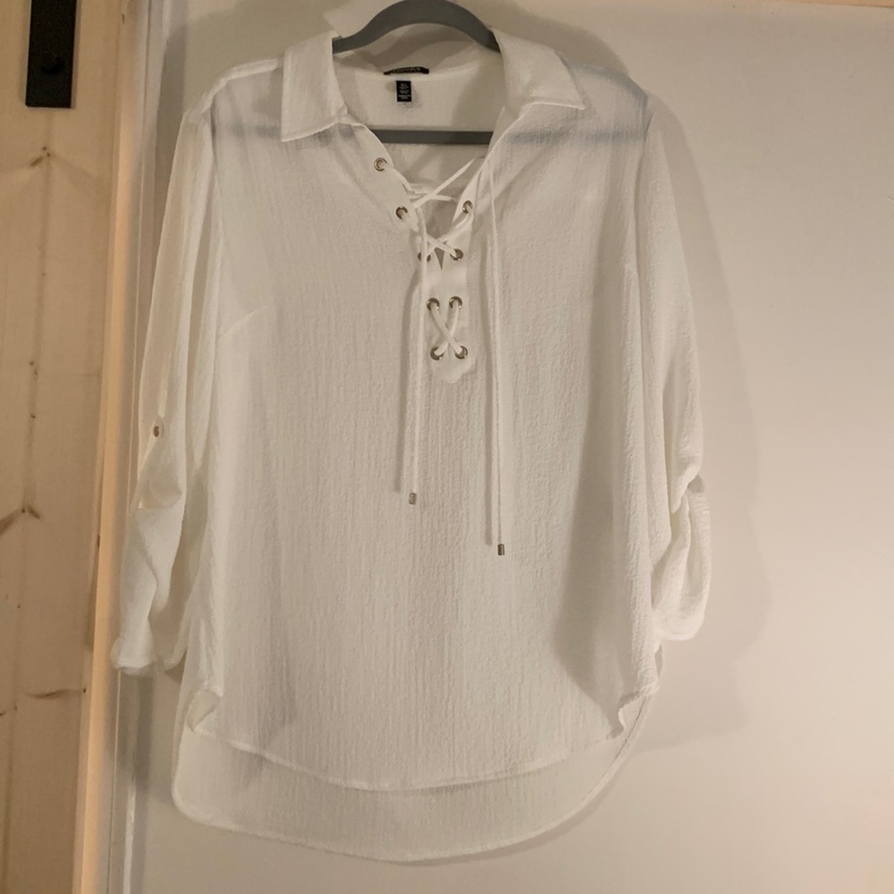 White Quarter Length Sleeve Top